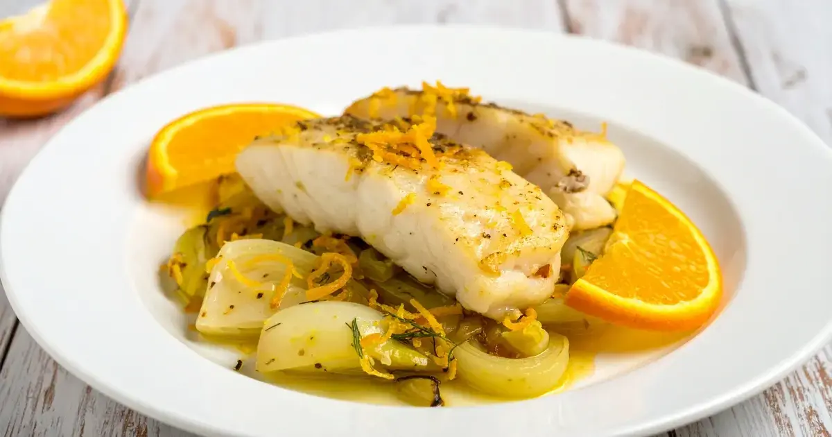 Kabeljaufilet auf geschmortem Fenchel mit Orangen